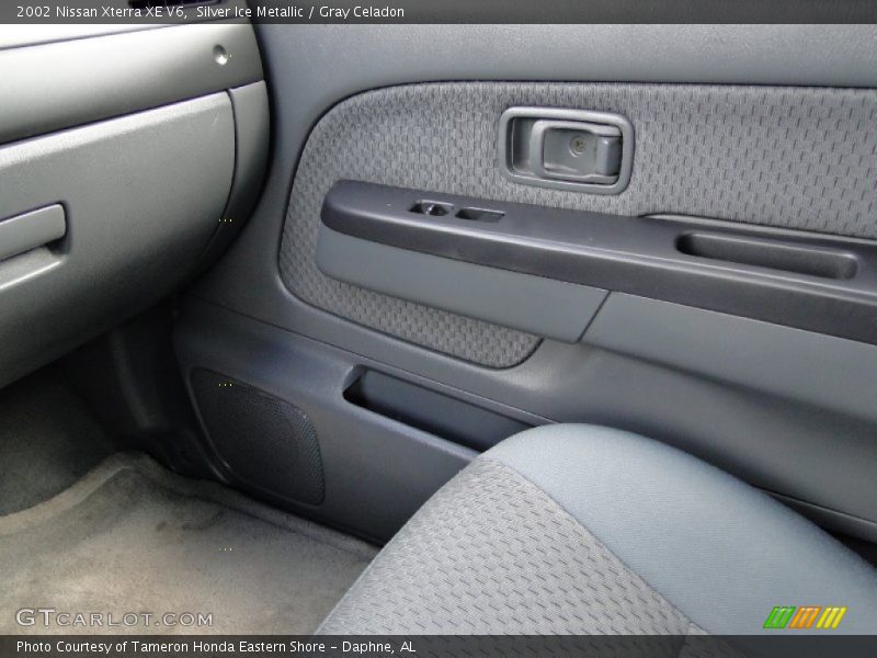 Silver Ice Metallic / Gray Celadon 2002 Nissan Xterra XE V6