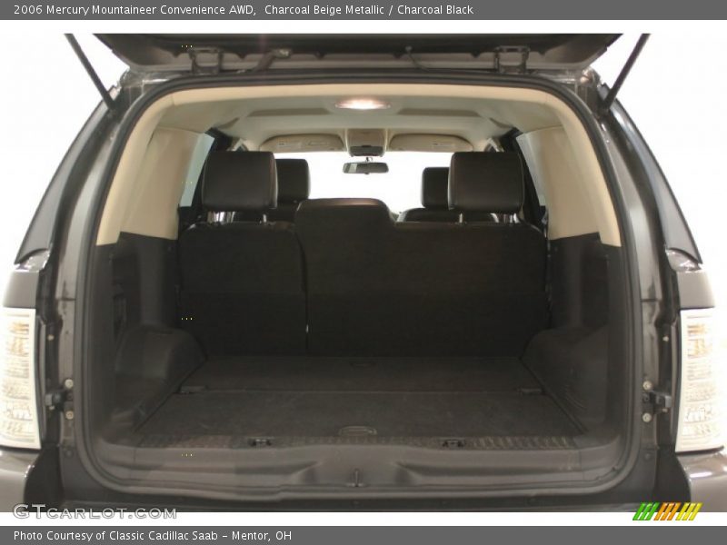  2006 Mountaineer Convenience AWD Trunk