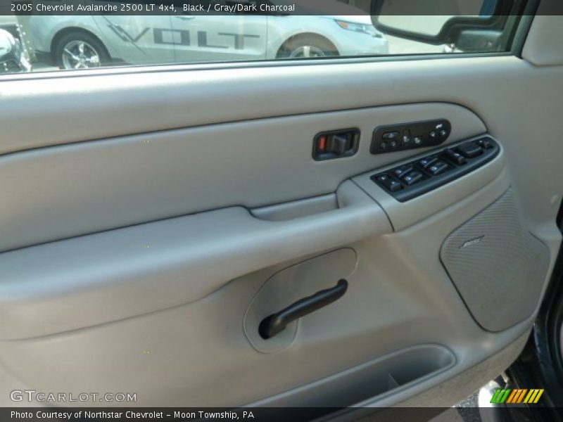 Black / Gray/Dark Charcoal 2005 Chevrolet Avalanche 2500 LT 4x4