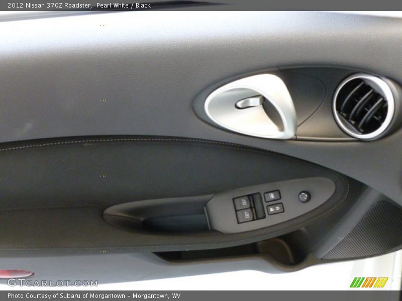 Pearl White / Black 2012 Nissan 370Z Roadster