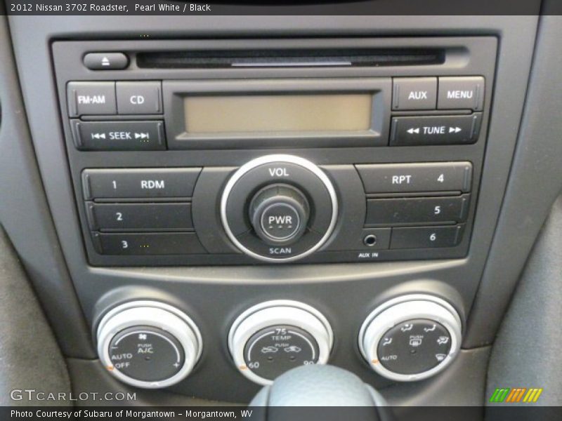 Controls of 2012 370Z Roadster
