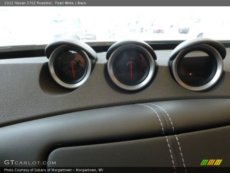 Pearl White / Black 2012 Nissan 370Z Roadster