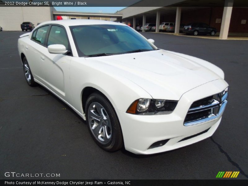 Bright White / Black 2012 Dodge Charger SE