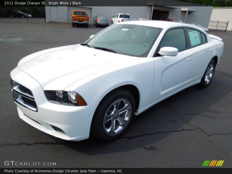 Bright White / Black 2012 Dodge Charger SE