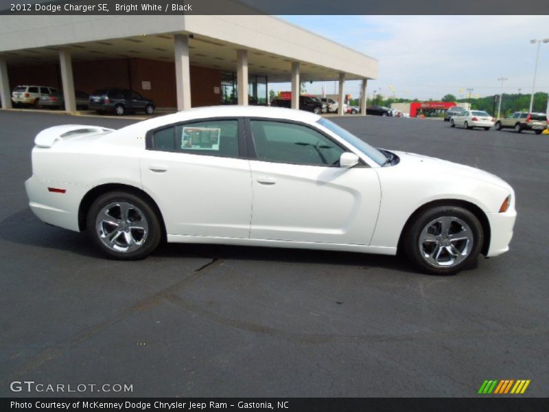 Bright White / Black 2012 Dodge Charger SE