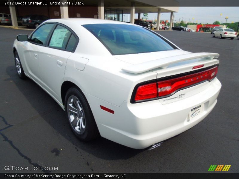 Bright White / Black 2012 Dodge Charger SE