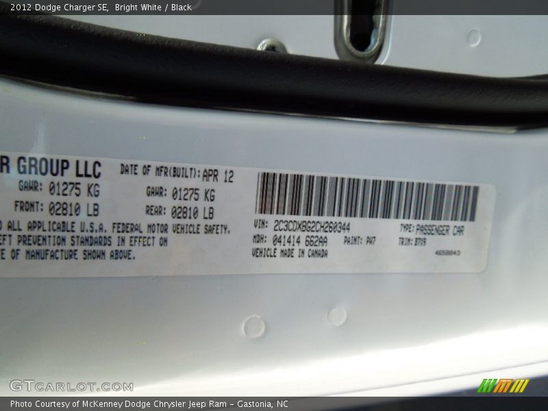 Bright White / Black 2012 Dodge Charger SE