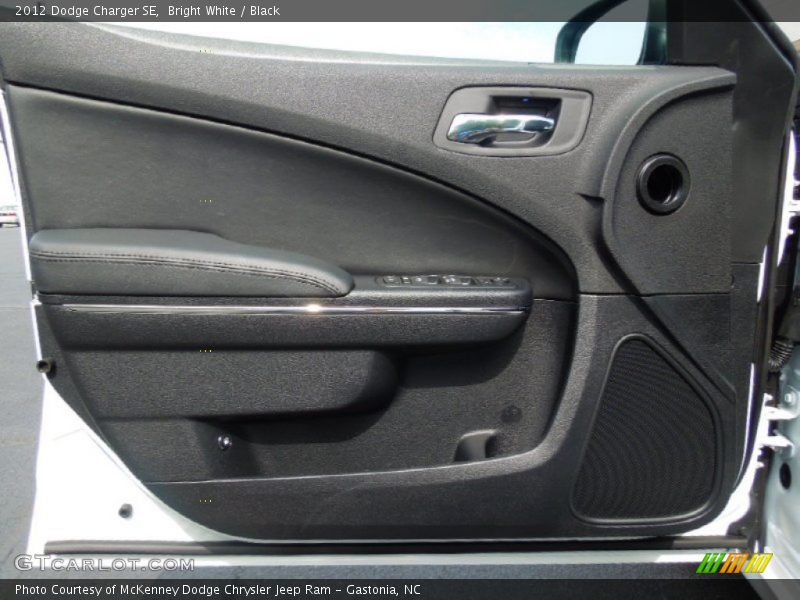 Bright White / Black 2012 Dodge Charger SE