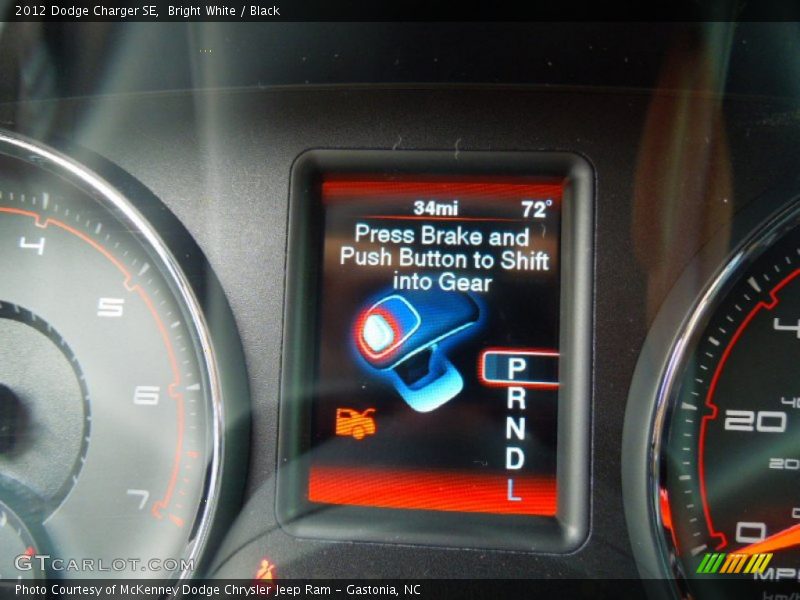 Bright White / Black 2012 Dodge Charger SE