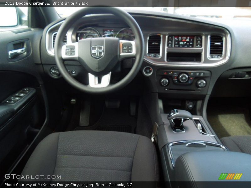 Bright White / Black 2012 Dodge Charger SE