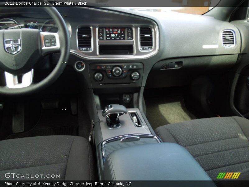 Bright White / Black 2012 Dodge Charger SE