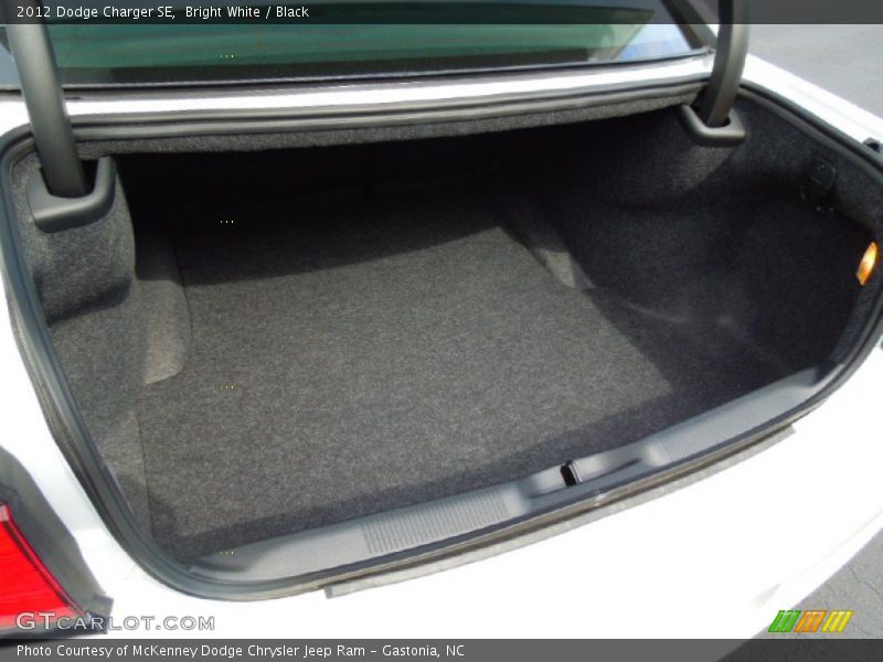 Bright White / Black 2012 Dodge Charger SE
