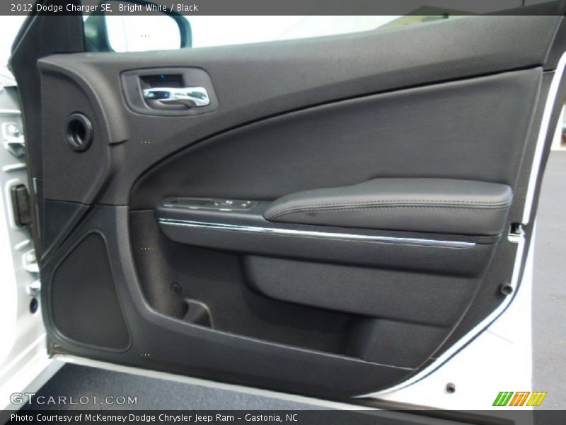 Bright White / Black 2012 Dodge Charger SE