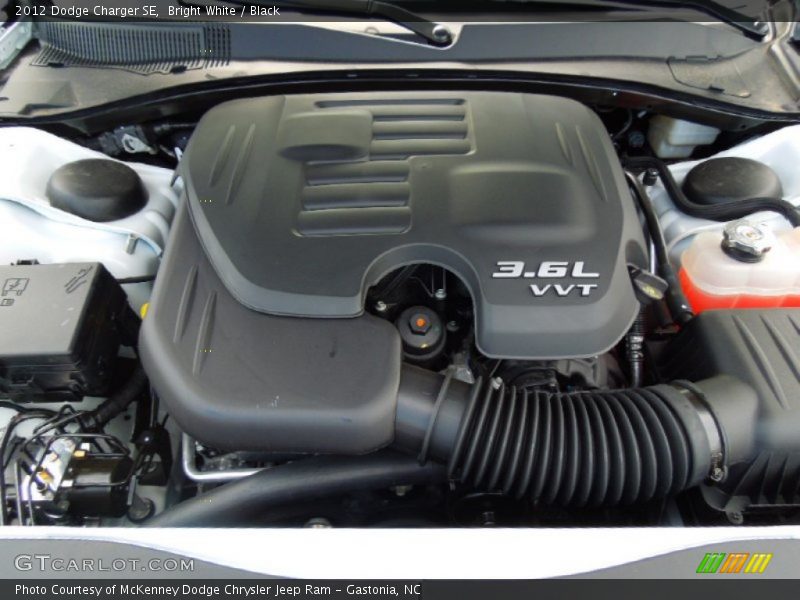 Bright White / Black 2012 Dodge Charger SE