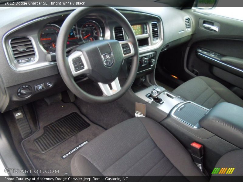 Bright White / Black 2012 Dodge Charger SE