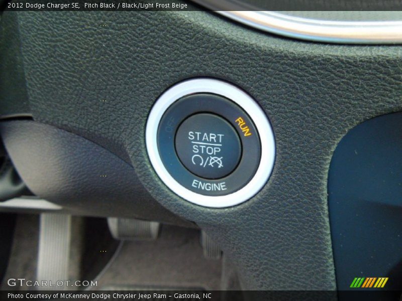 Pitch Black / Black/Light Frost Beige 2012 Dodge Charger SE