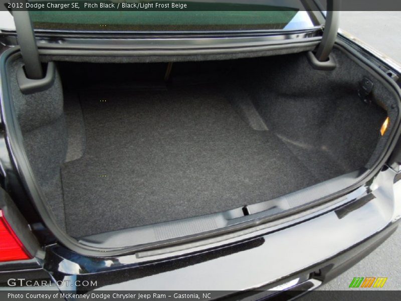 Pitch Black / Black/Light Frost Beige 2012 Dodge Charger SE