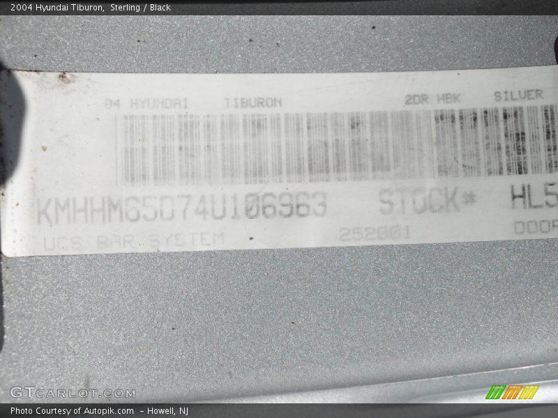 Sterling / Black 2004 Hyundai Tiburon