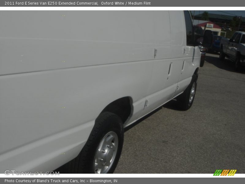 Oxford White / Medium Flint 2011 Ford E Series Van E250 Extended Commercial