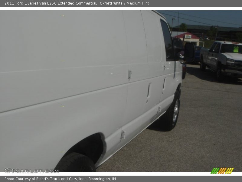 Oxford White / Medium Flint 2011 Ford E Series Van E250 Extended Commercial