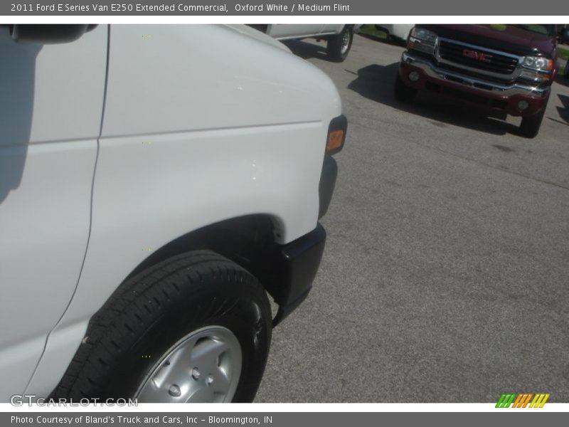 Oxford White / Medium Flint 2011 Ford E Series Van E250 Extended Commercial