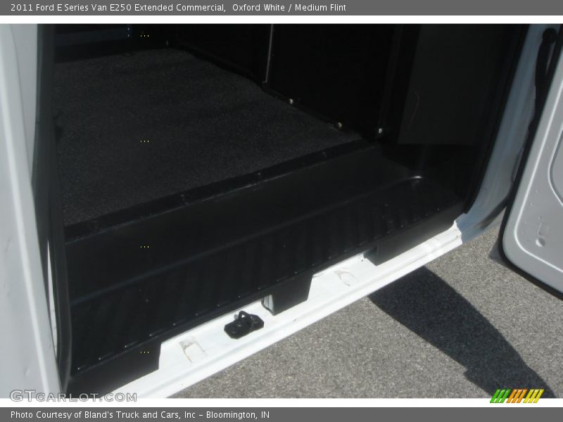 Oxford White / Medium Flint 2011 Ford E Series Van E250 Extended Commercial