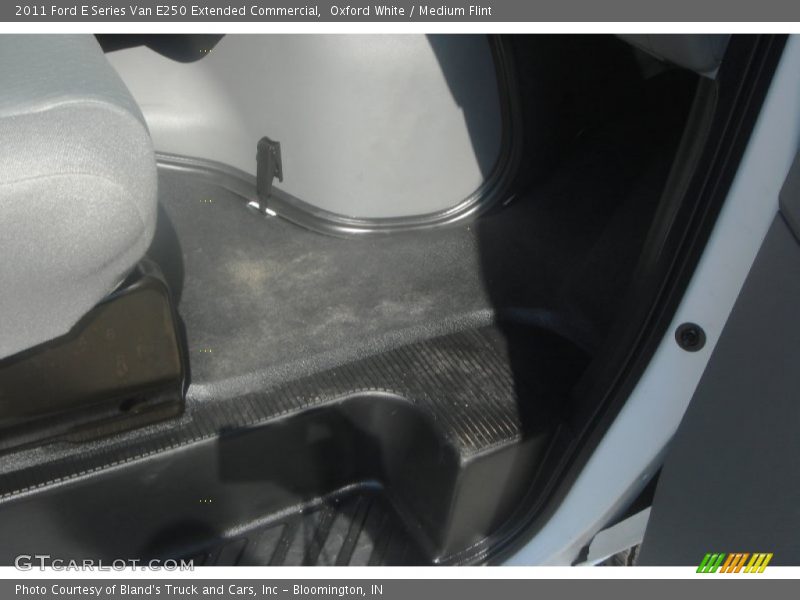 Oxford White / Medium Flint 2011 Ford E Series Van E250 Extended Commercial