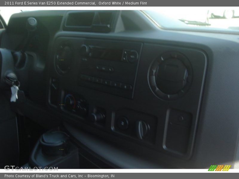 Oxford White / Medium Flint 2011 Ford E Series Van E250 Extended Commercial