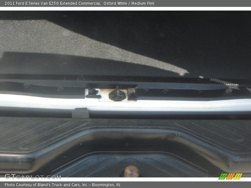 Oxford White / Medium Flint 2011 Ford E Series Van E250 Extended Commercial