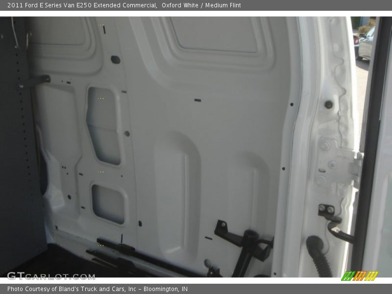 Oxford White / Medium Flint 2011 Ford E Series Van E250 Extended Commercial