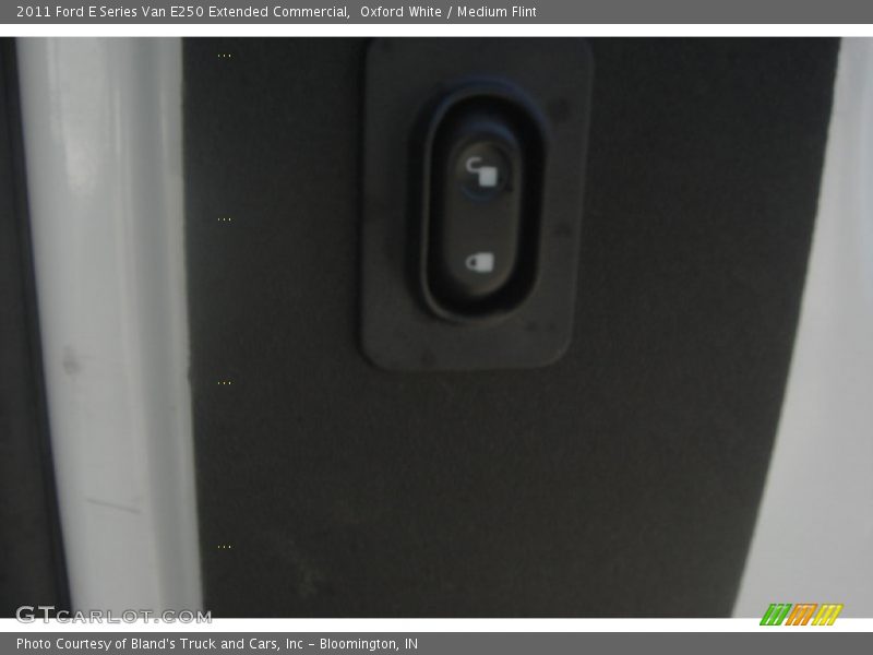 Oxford White / Medium Flint 2011 Ford E Series Van E250 Extended Commercial