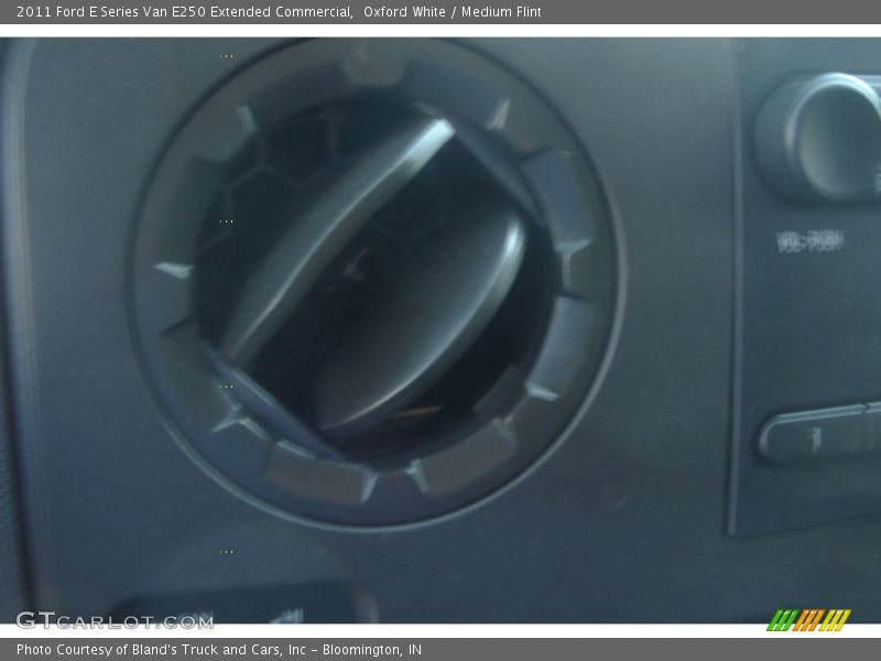 Oxford White / Medium Flint 2011 Ford E Series Van E250 Extended Commercial