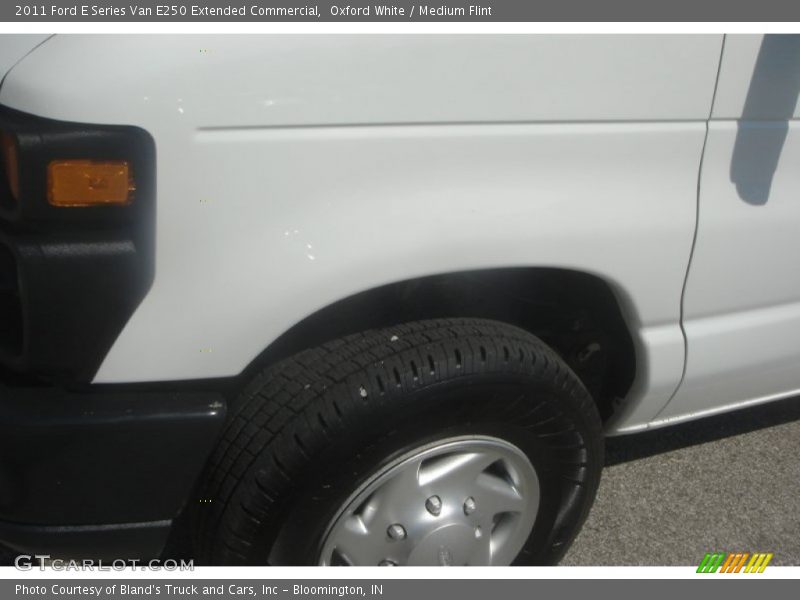 Oxford White / Medium Flint 2011 Ford E Series Van E250 Extended Commercial