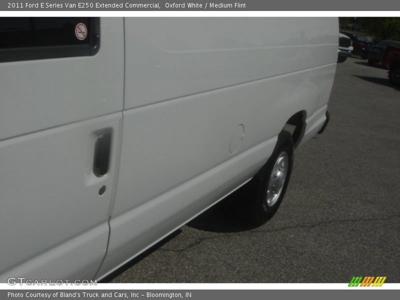Oxford White / Medium Flint 2011 Ford E Series Van E250 Extended Commercial