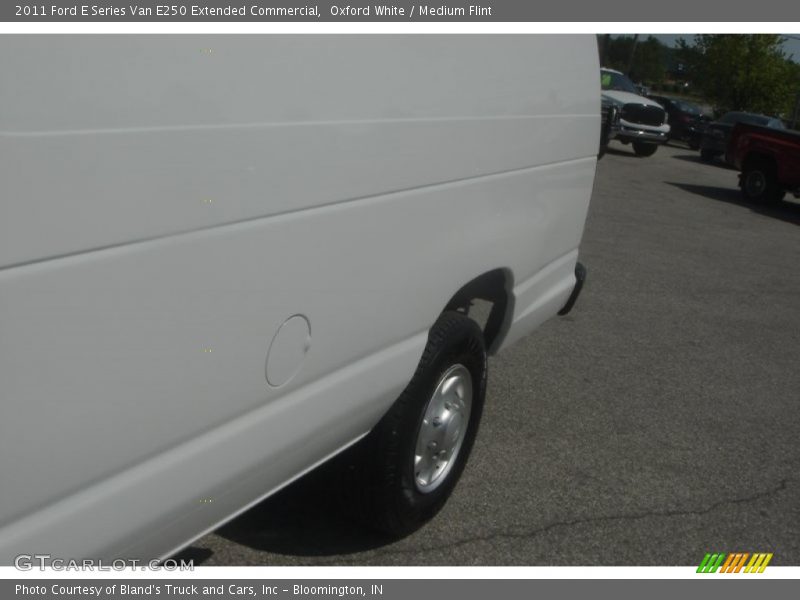 Oxford White / Medium Flint 2011 Ford E Series Van E250 Extended Commercial