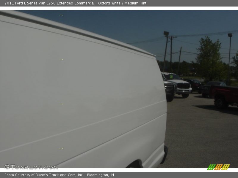 Oxford White / Medium Flint 2011 Ford E Series Van E250 Extended Commercial