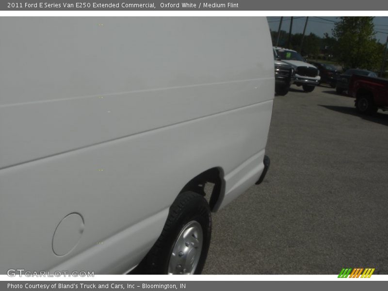 Oxford White / Medium Flint 2011 Ford E Series Van E250 Extended Commercial