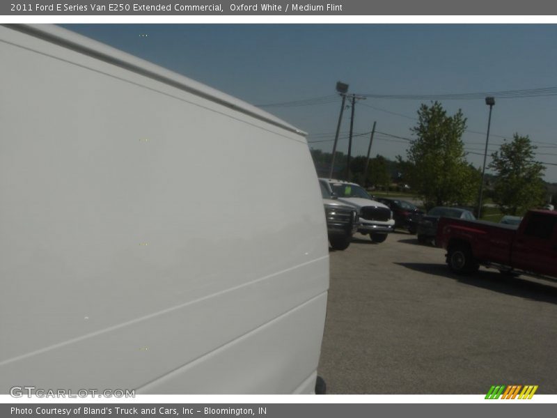 Oxford White / Medium Flint 2011 Ford E Series Van E250 Extended Commercial