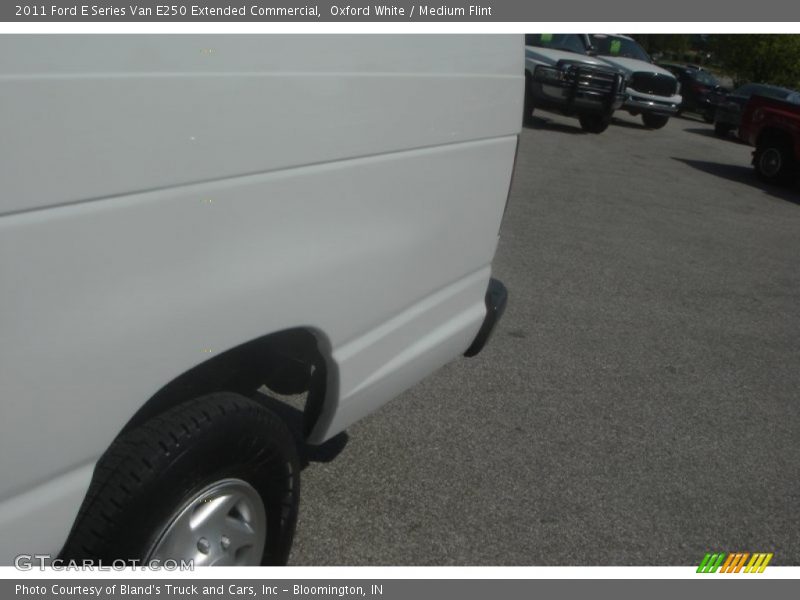 Oxford White / Medium Flint 2011 Ford E Series Van E250 Extended Commercial
