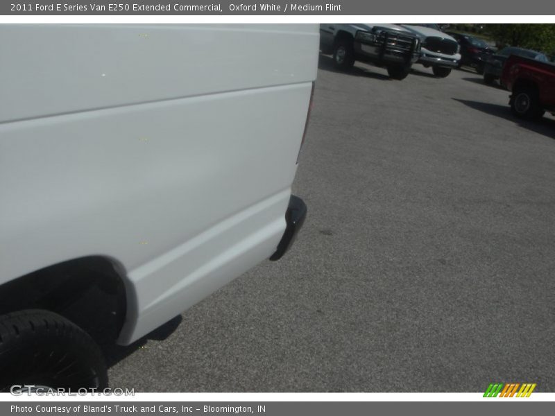Oxford White / Medium Flint 2011 Ford E Series Van E250 Extended Commercial