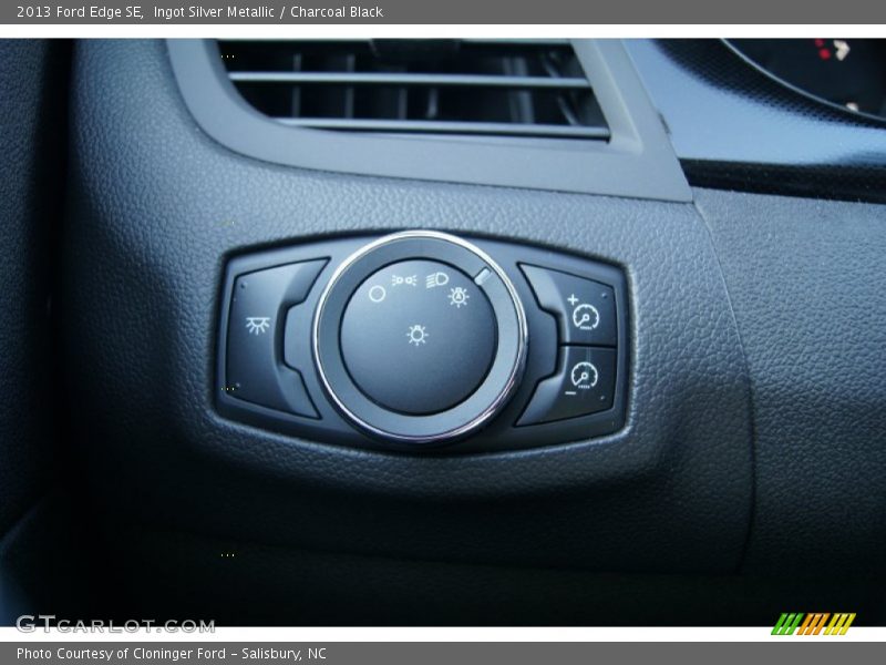 Ingot Silver Metallic / Charcoal Black 2013 Ford Edge SE