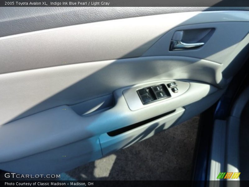 Indigo Ink Blue Pearl / Light Gray 2005 Toyota Avalon XL