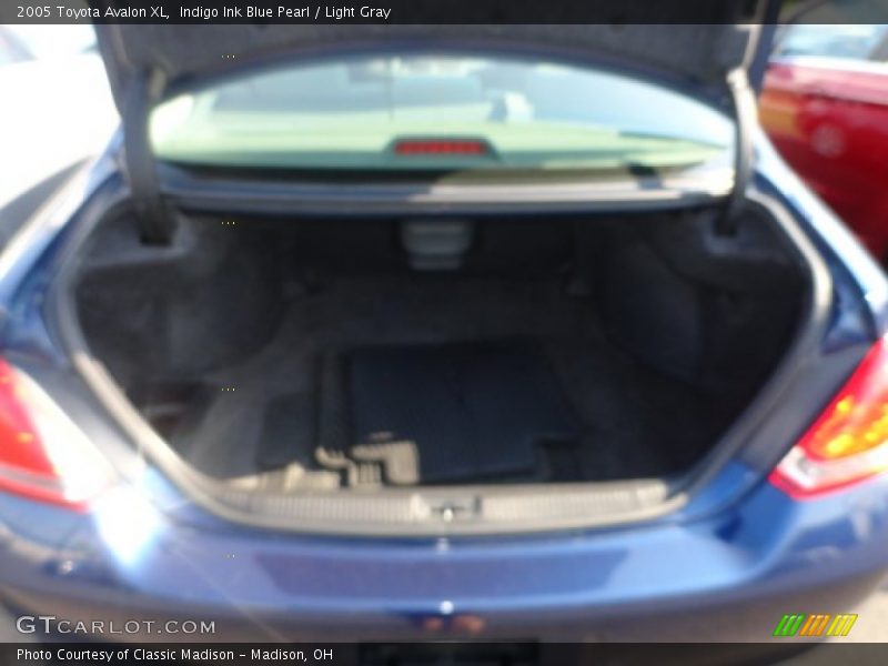 Indigo Ink Blue Pearl / Light Gray 2005 Toyota Avalon XL