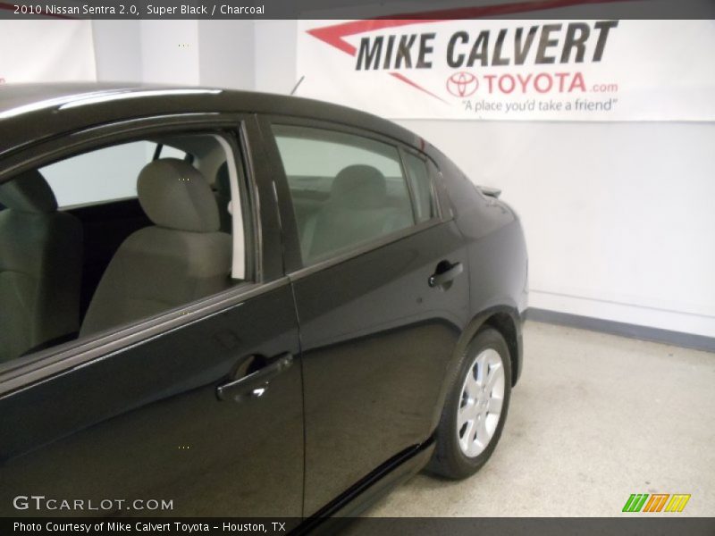 Super Black / Charcoal 2010 Nissan Sentra 2.0
