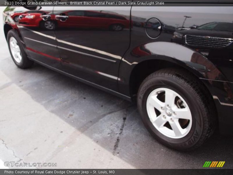 Brilliant Black Crystal Pearl / Dark Slate Gray/Light Shale 2010 Dodge Grand Caravan SE Hero