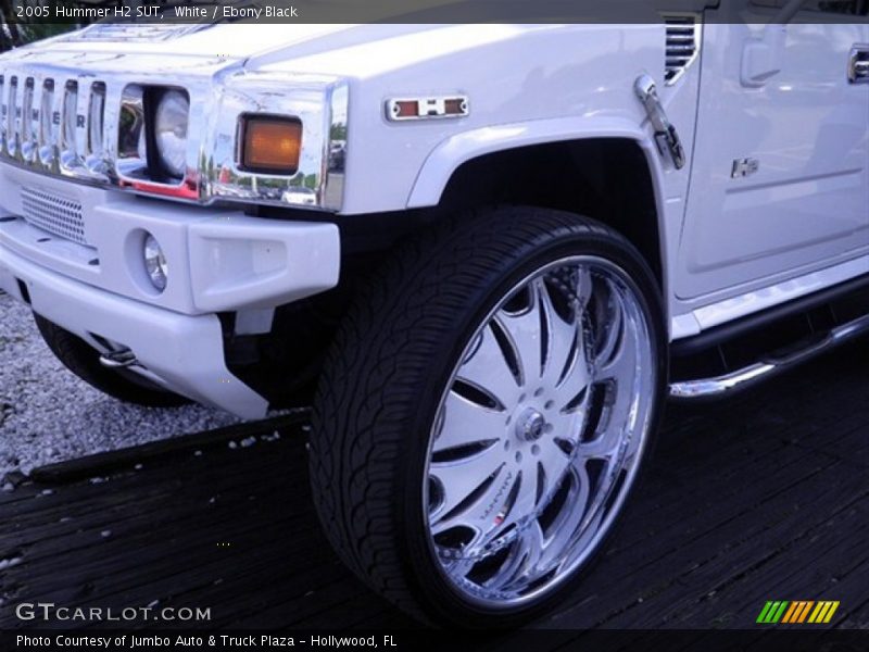 White / Ebony Black 2005 Hummer H2 SUT