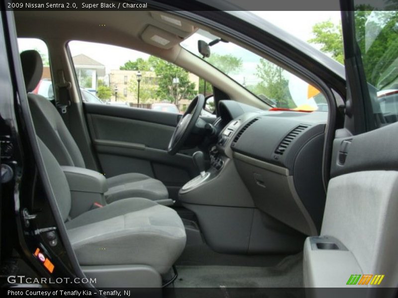 Super Black / Charcoal 2009 Nissan Sentra 2.0