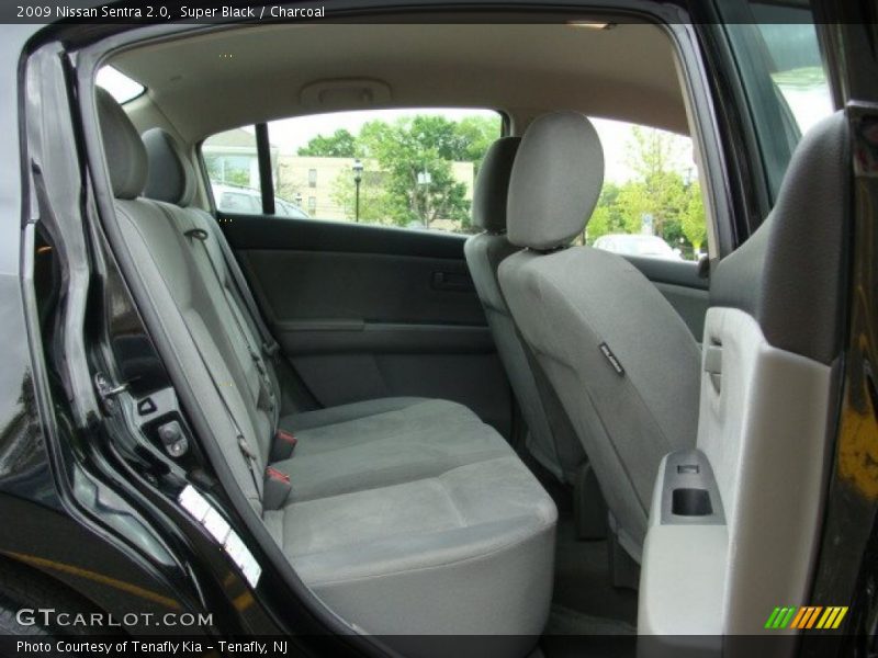Super Black / Charcoal 2009 Nissan Sentra 2.0