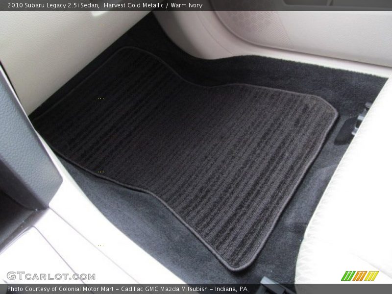 Harvest Gold Metallic / Warm Ivory 2010 Subaru Legacy 2.5i Sedan