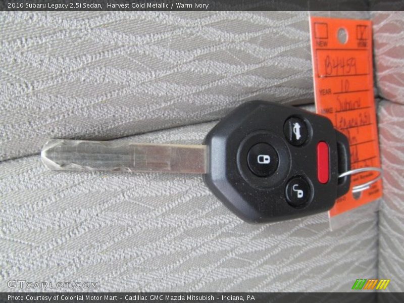Harvest Gold Metallic / Warm Ivory 2010 Subaru Legacy 2.5i Sedan